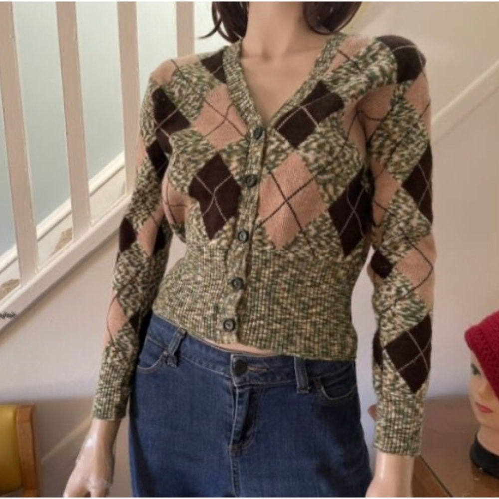 Argyle Button-Front V-Neck Cardigan Sweater - Pink & Green